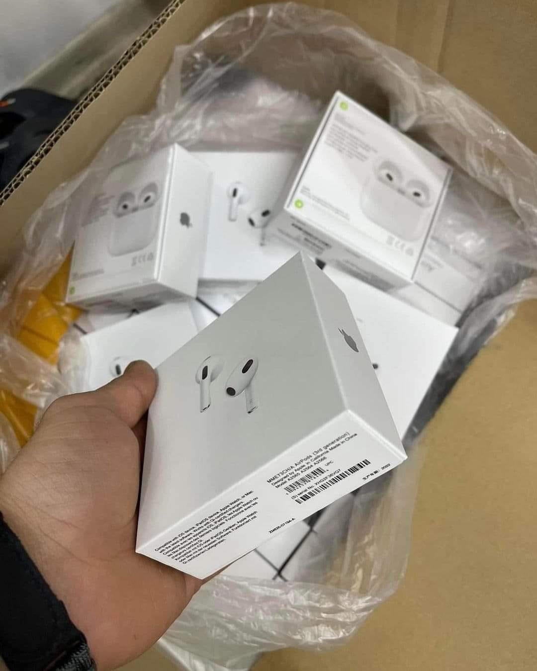 Apple AirPods Max. Apple AirPods Max.
